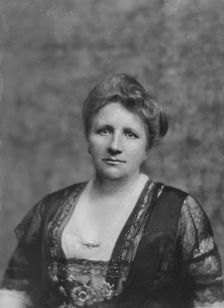 Klie, Anna, Mrs., portrait photograph, 1916 Apr. 26. Creator: Arnold Genthe