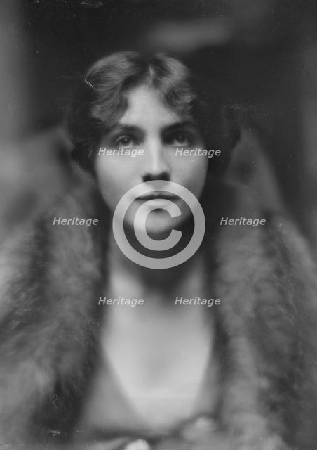 Kline, G.L., Mrs., portrait photograph, 1917 May 21. Creator: Arnold Genthe.