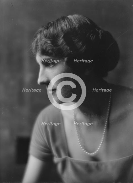 Kline, G.L., Mrs., portrait photograph, 1917 May 21. Creator: Arnold Genthe.