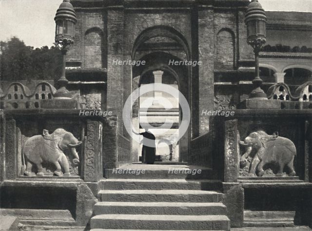 'Kloster im Tempeldes Heiligen Zahnes (Dalada Maligawa Vihara), Kandy', 1926. Artist: Unknown.