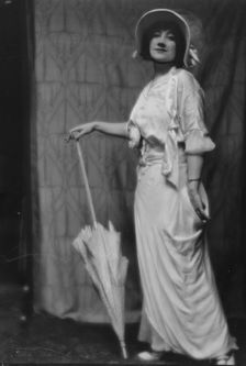 Krall, C., Miss, portrait photograph, 1913. Creator: Arnold Genthe