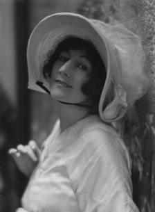 Krall, C., Miss, portrait photograph, 1913. Creator: Arnold Genthe