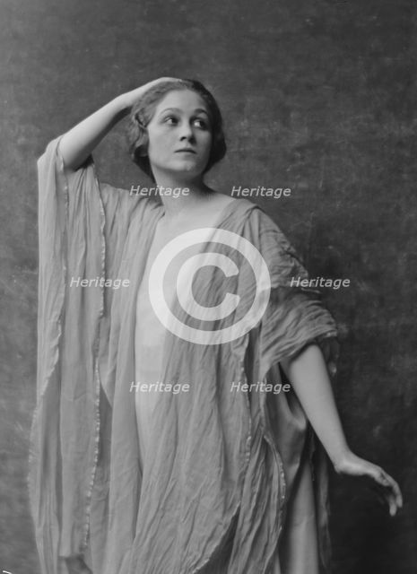 Kratzet, T., Miss, portrait photograph, 1917. Creator: Arnold Genthe.