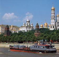 Kremlin seen across the Moskva river