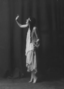 Kuhn, Miss, 1915 May 15. Creator: Arnold Genthe