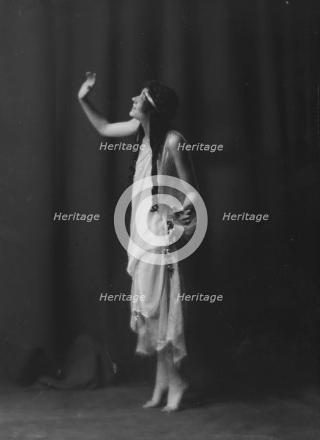 Kuhn, Miss, 1915 May 15. Creator: Arnold Genthe.