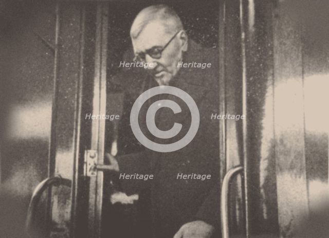 Kuprin's return to the Soviet Union, 1937.