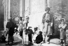 Kurdish barber, outside Kazimain mosque, Iraq, 1917-1919