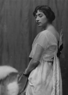 Kushland, May, Miss, portrait photographt, 1913. Creator: Arnold Genthe