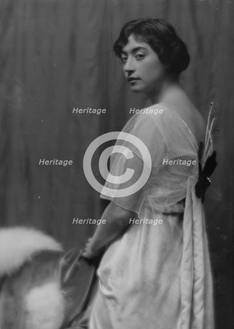 Kushland, May, Miss, portrait photographt, 1913. Creator: Arnold Genthe.