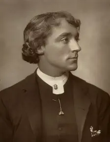 Kyrle Bellow, actor, 1882. Artist: St James's Photographic Co