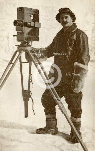 'H. G. Ponting and One of His Cinematograph Cameras', January 1912, (1913).  Artist: Herbert Ponting.