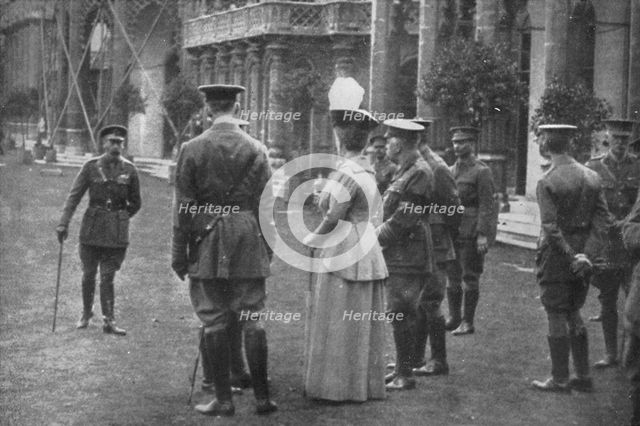 'H.M. King George V and Queen Mary on the Eastern Lawns, 25th August 1915, (1939). Artist: Unknown.