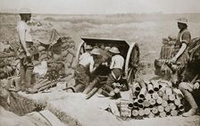 Hot work at the guns Somme campaign, France, World War I, 1916