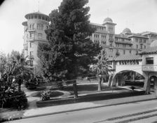 Hotel Green, west building, Pasadena, Calif., between 1900 and 1920. Creator: Unknown
