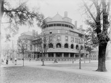 Hotel De Soto, Savannah, Ga., between 1880 and 1901. Creator: Unknown