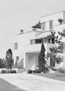 House at "The Shallows," property of Lucien Hamilton Tyng, Southampton, Long Island, 1931 Creator: Arnold Genthe