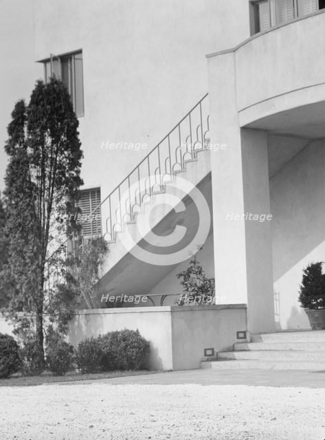 House at "The Shallows," property of Lucien Hamilton Tyng, Southampton, Long Island, 1931 Aug. Creator: Arnold Genthe.
