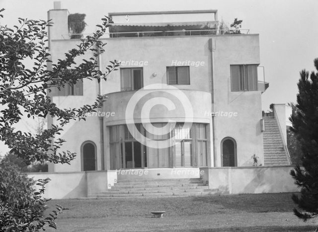House at "The Shallows," property of Lucien Hamilton Tyng, Southampton, Long Island, 1931 Aug. Creator: Arnold Genthe.