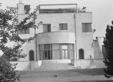 House at "The Shallows," property of Lucien Hamilton Tyng, Southampton, Long Island, 1931 Aug. Creator: Arnold Genthe