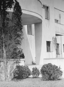House at "The Shallows," property of Lucien Hamilton Tyng, Southampton, Long Island, 1931 Aug. Creator: Arnold Genthe