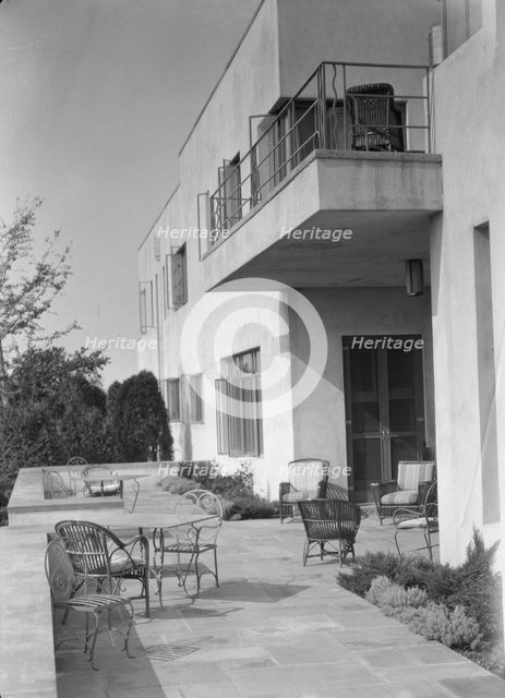 House at "The Shallows," property of Lucien Hamilton Tyng, Southampton, Long Island, 1931 Aug. Creator: Arnold Genthe.