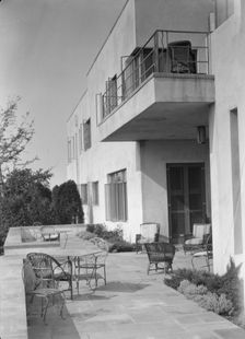 House at "The Shallows," property of Lucien Hamilton Tyng, Southampton, Long Island, 1931 Aug. Creator: Arnold Genthe