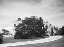 House at "The Shallows," property of Lucien Hamilton Tyng, Southampton, Long Island, 1931 Aug. Creator: Arnold Genthe