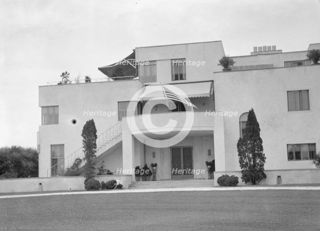 House at "The Shallows," property of Lucien Hamilton Tyng, Southampton, Long Island, 1931 Aug. Creator: Arnold Genthe.