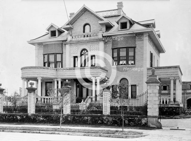 House, Mexico (?), 1913. Creator: Harris & Ewing.