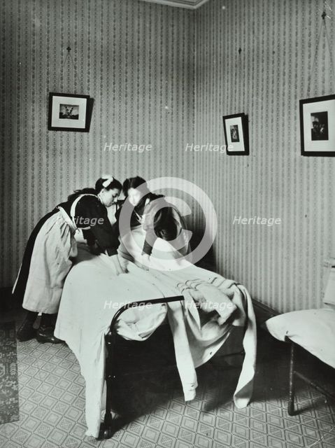 Housewifery, Barnsbury Park School, Islington, London, 1908. Artist: Unknown.