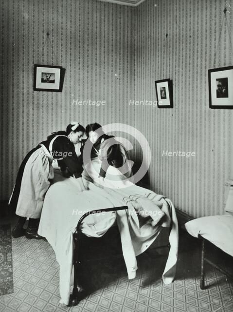 Housewifery, Barnsbury Park School, Islington, London, 1908. Artist: Unknown.