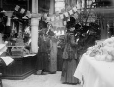 Housewives league at Washington Market, between c1910 and c1915. Creator: Bain News Service