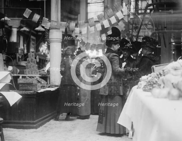 Housewives league at Washington Market, between c1910 and c1915. Creator: Bain News Service.