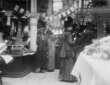 Housewives league at Washington Market, between c1910 and c1915. Creator: Bain News Service