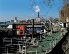 Houseboats, Chelsea Embankment, London. Creator: Peter Thompson