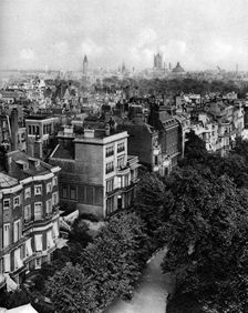Houses along Queen's Walk, Green Park, London, 1926-1927.Artist: McLeish