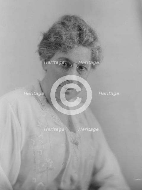 Houston, N.S., Miss, portrait photograph, 1916. Creator: Arnold Genthe.
