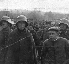 Hours of Victory; Lower ranks of the German army 1917. Creator: Unknown