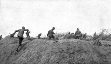How to make a surprise attack; Departure: in the foreground, seen from behind..., 1917. Creator: Unknown