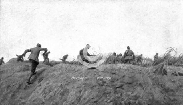 How to make a surprise attack; Departure: in the foreground, seen from behind..., 1917. Creator: Unknown.