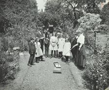 How to read a sun-dial, Birley House Open Air School, Forest Hill, London, 1908