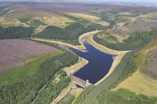 Howden Dam and Reservoir with low water levels during a period of dry weather, Derbyshire, 2022. Creator: Emma Trevarthen