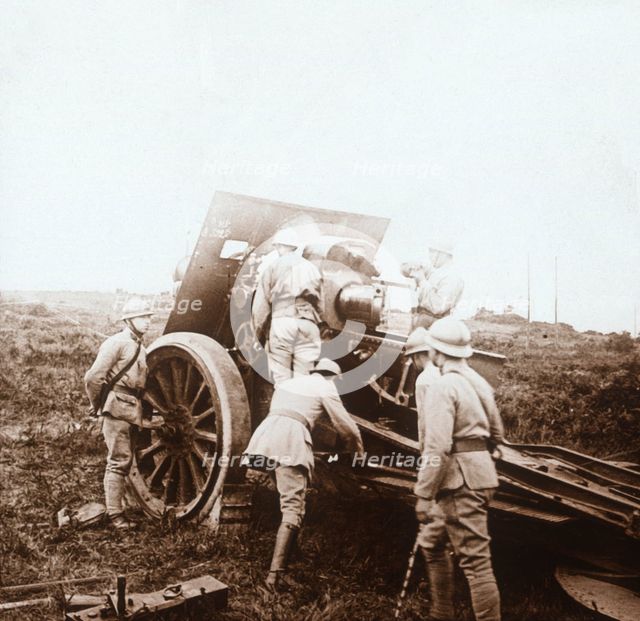 Howitzer battery, c1914-c1918. Artist: Unknown.