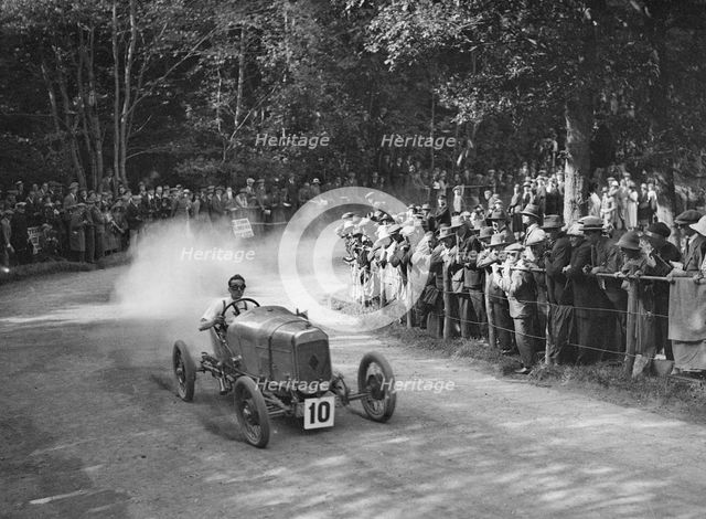 Hodgson of NT Beardsel competing in the MAC Shelsley Walsh Hillclimb, Worcestershire, 1923. Artist: Bill Brunell.