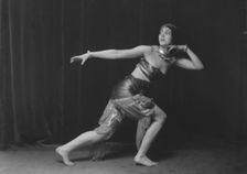 Hoff, Vanda, Miss, 1916 May 21. Creator: Arnold Genthe