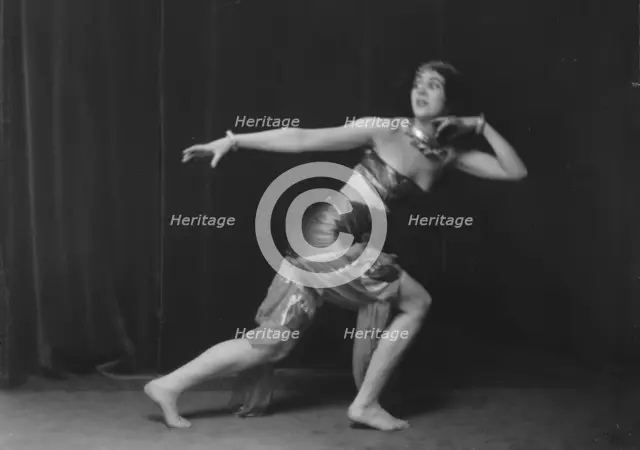 Hoff, Vanda, Miss, 1916 May 21. Creator: Arnold Genthe.