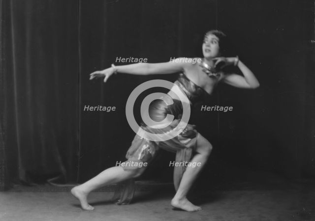 Hoff, Vanda, Miss, 1916 May 21. Creator: Arnold Genthe.