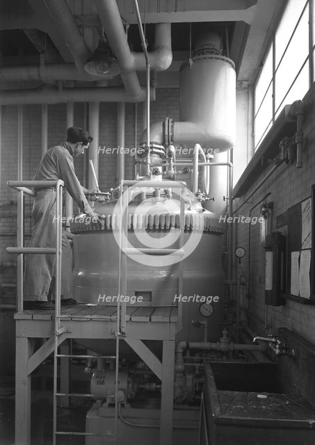 Hoffmann-LaRoche Inc., Nutley, New Jersey, 1943. Creator: Gottscho-Schleisner, Inc.
