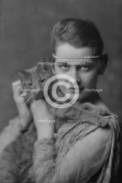 Holch, Anna, Miss, with Buzzer the cat, portrait photograph, ca. 1913. Creator: Arnold Genthe.